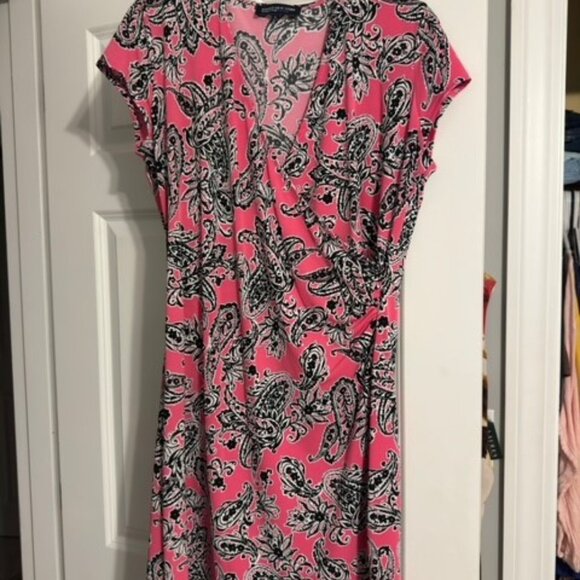 Jones New York Siz L Faux Wrap Dress Pink with Black Paisley - EUC - Picture 2 of 3